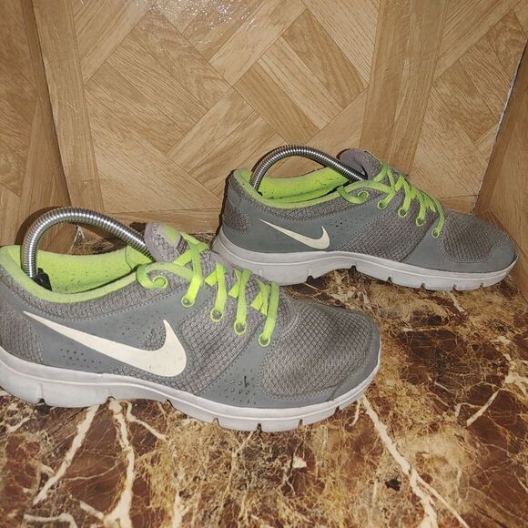 Nike women's Flex Experience RN running shoes sneaker gray size 8.5.   090 - Picture 2 of 12